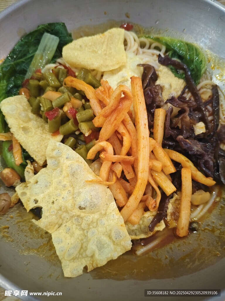 美味的干拌螺蛳粉