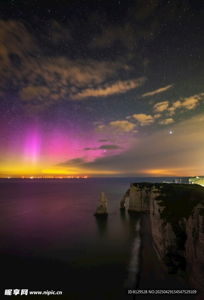海边绚丽晚霞与梦幻天空