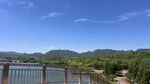 湖畔青山美景