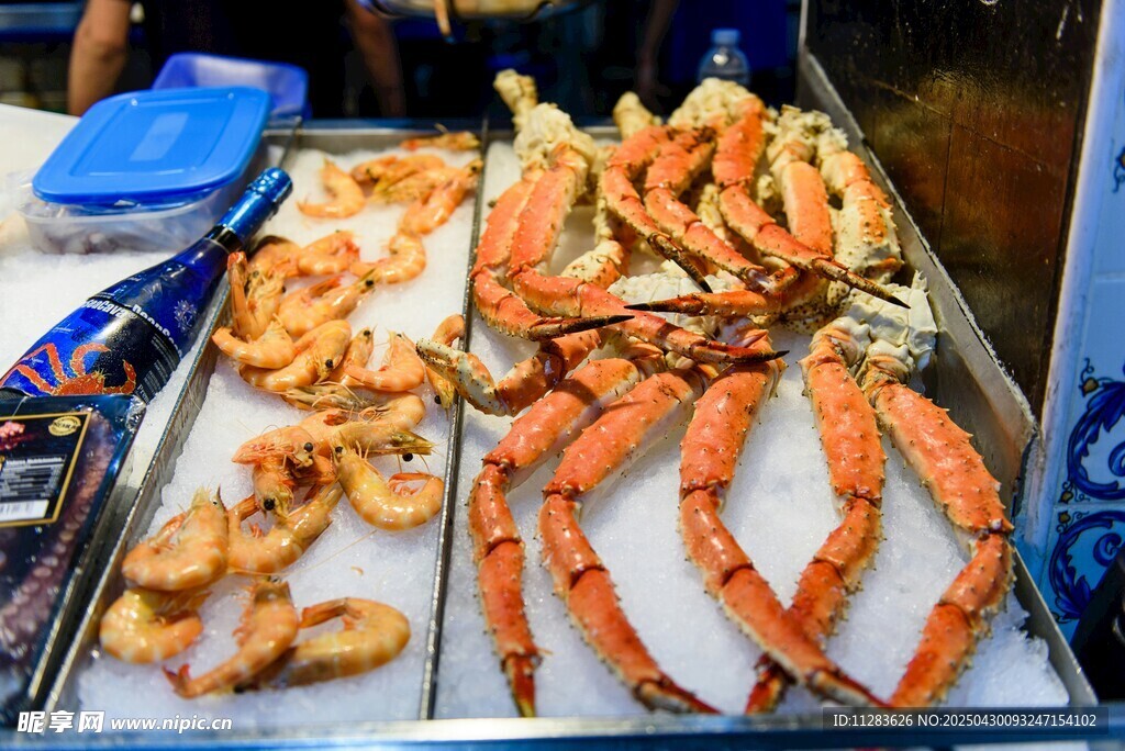 海鲜摊位的多样美味海鲜
