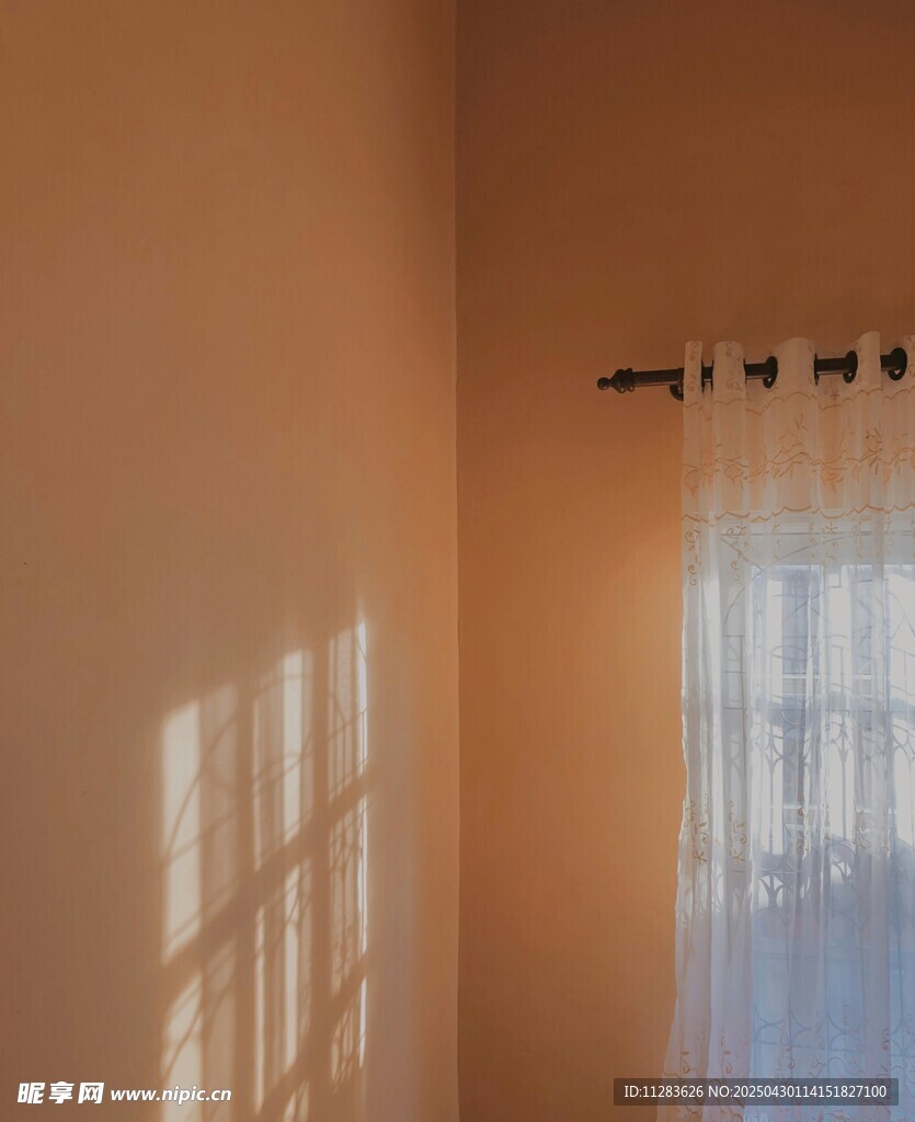 温馨室内窗边光影景致