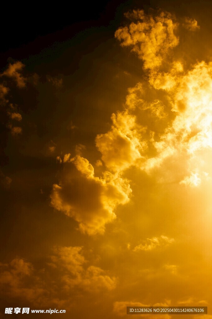 夕阳下的绚烂云彩