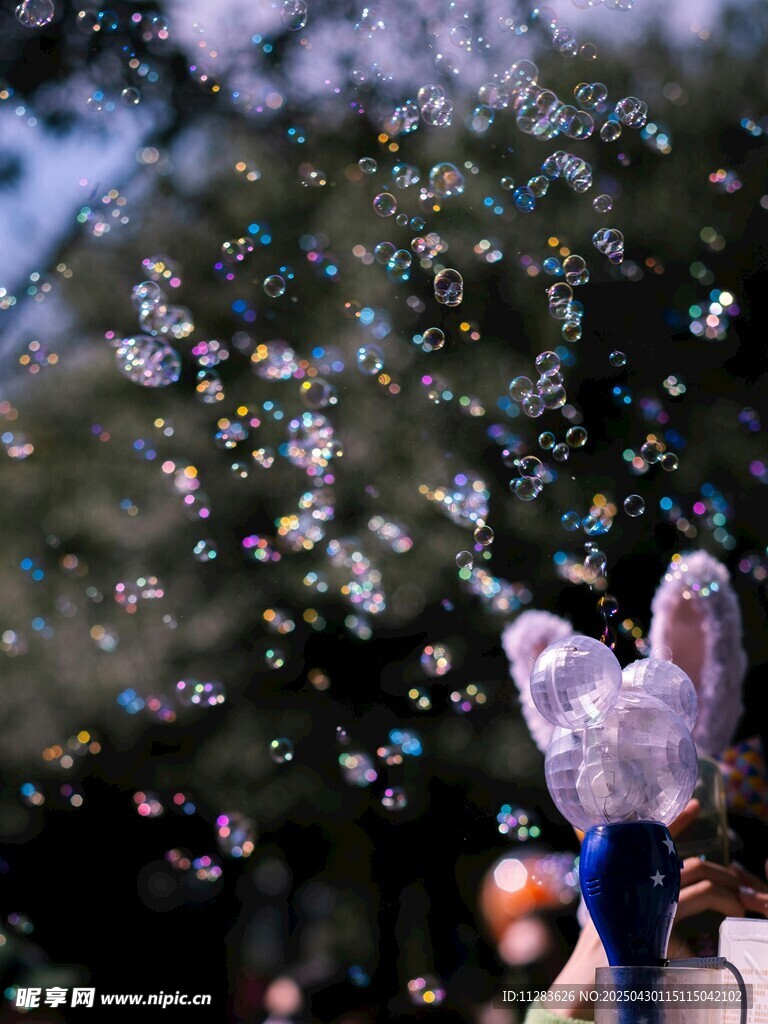 梦幻泡泡飞舞的童趣瞬间