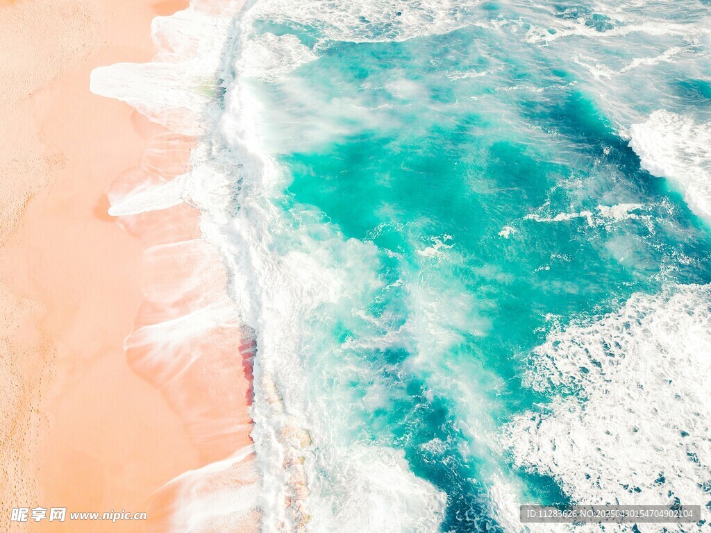 海边美景 海浪轻拍沙滩