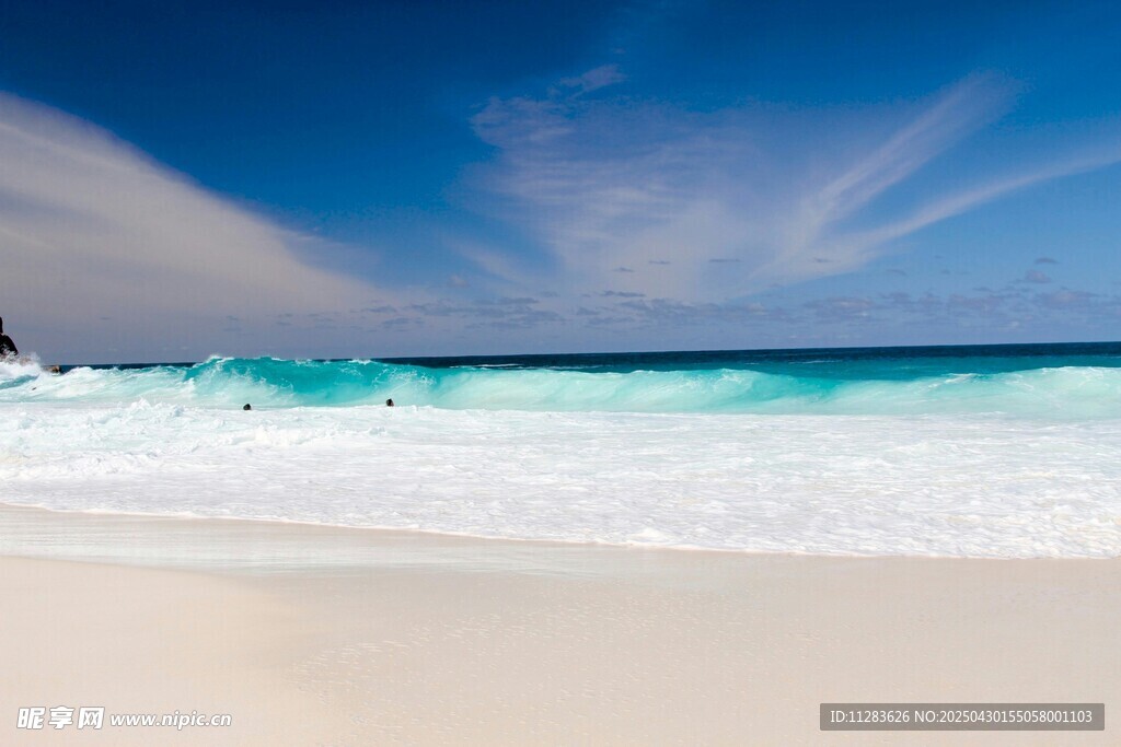 美丽海滨沙滩海浪景观