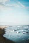 海边风景 海浪轻拍沙滩