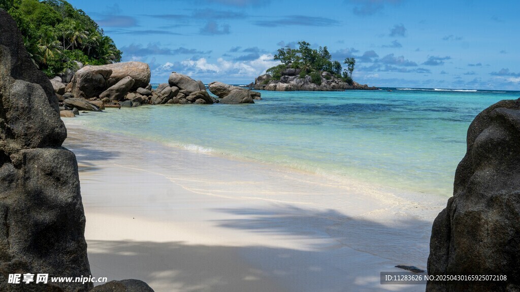 美丽海岛沙滩海景风光