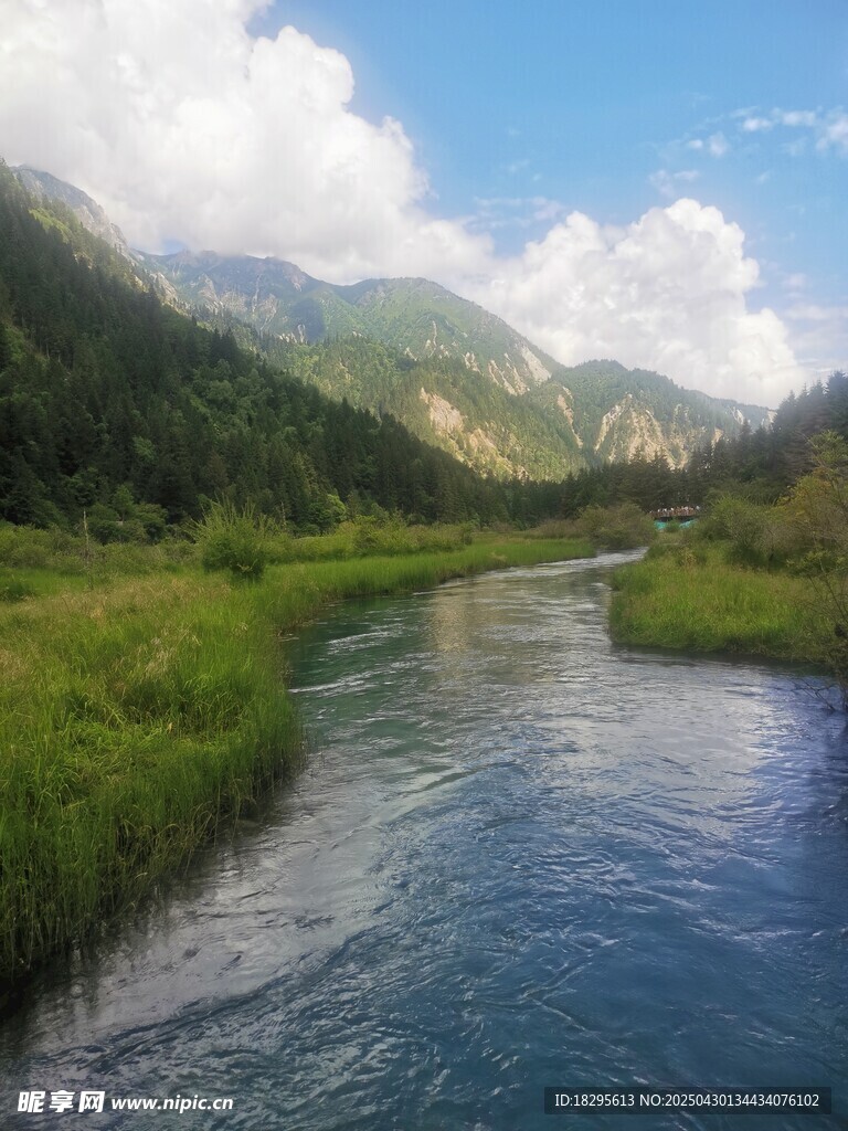 山间河流美景