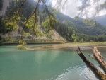 山间碧绿湖水自然美景