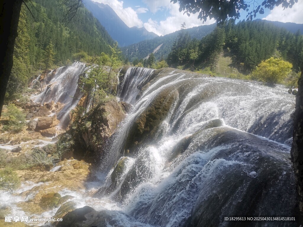 山间瀑布美景 九寨沟
