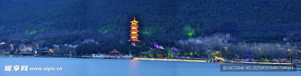 城市夜景中的璀璨灯塔