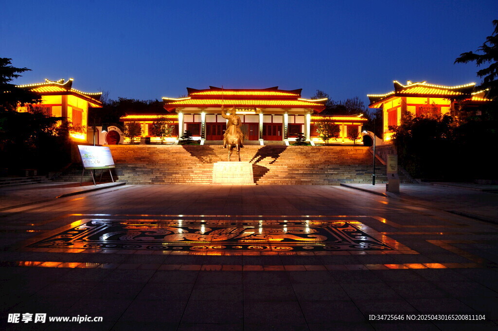 夜幕下的华丽建筑景观