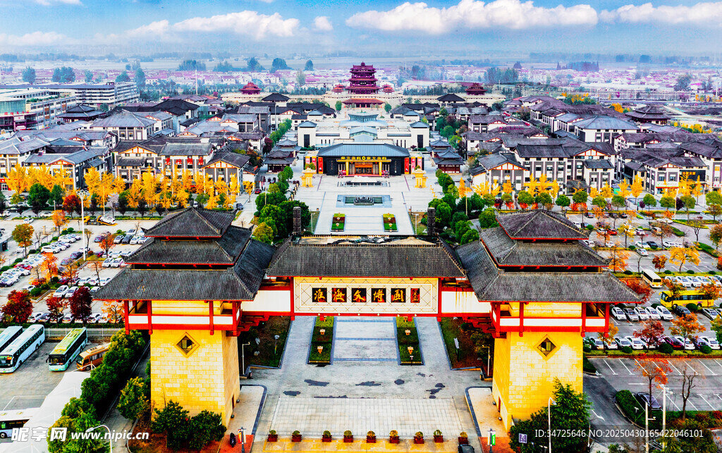 俯瞰壮丽中式古建筑景观