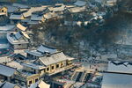 雪覆古村落美景