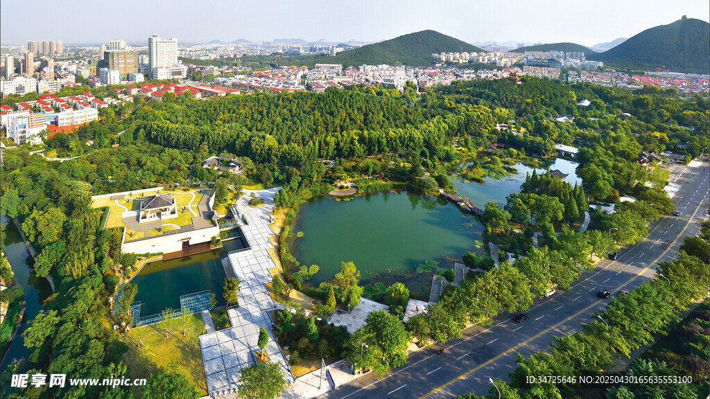 城市中的美丽湖景风光