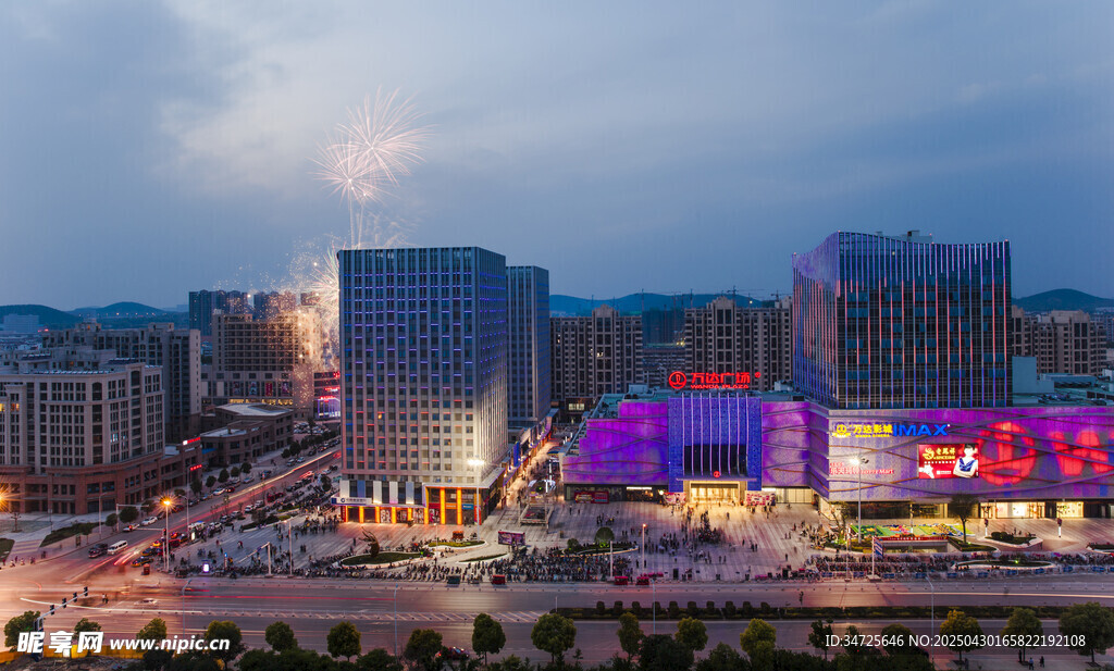 城市璀璨夜景绚丽建筑群