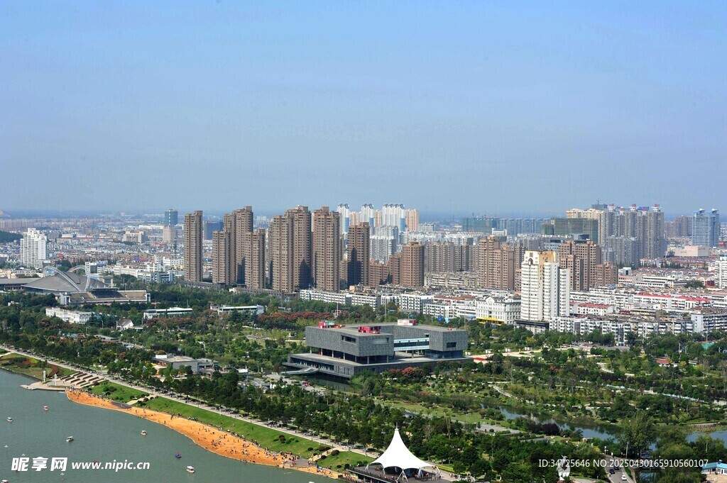 城市河畔全景风光