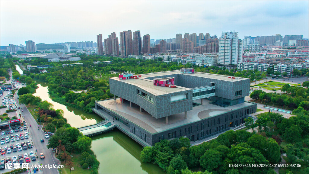 城市中的现代建筑景观