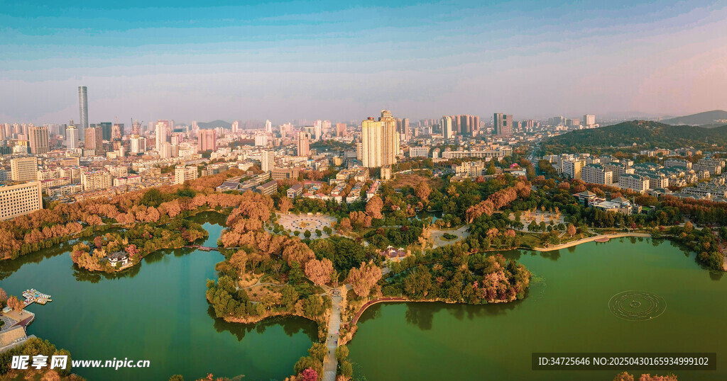 城市湖畔风光全景图