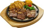 美味牛排套餐配多样食材
