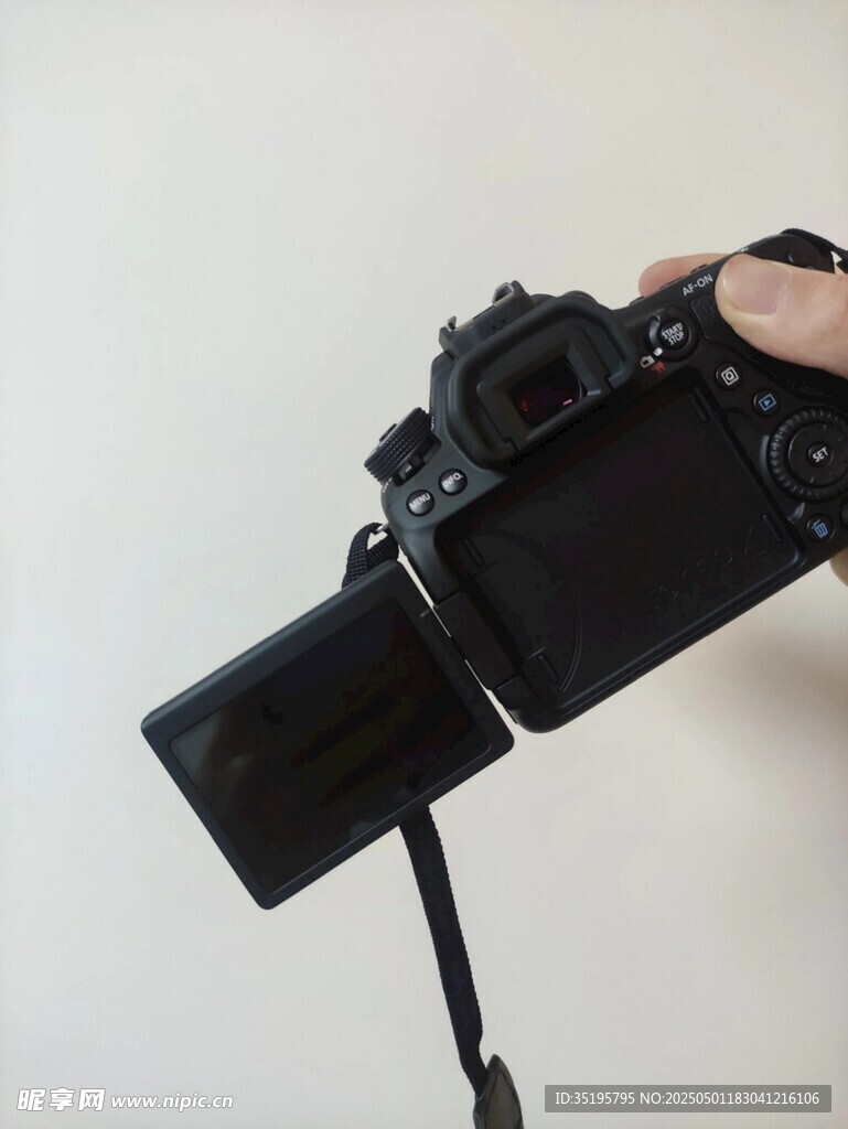 手持相机特写展示