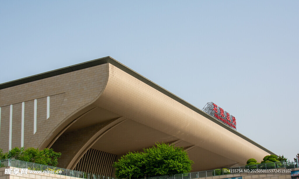 石家庄站现代风格弧形建筑外观