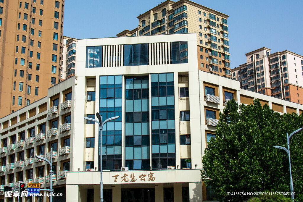 现代风格办公建筑外观