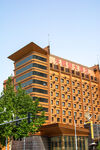 现代风格多层橙色建筑