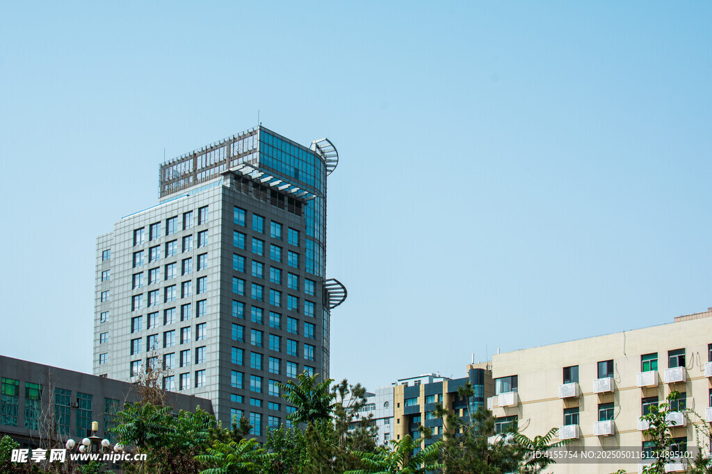 城市中的现代化高楼建筑
