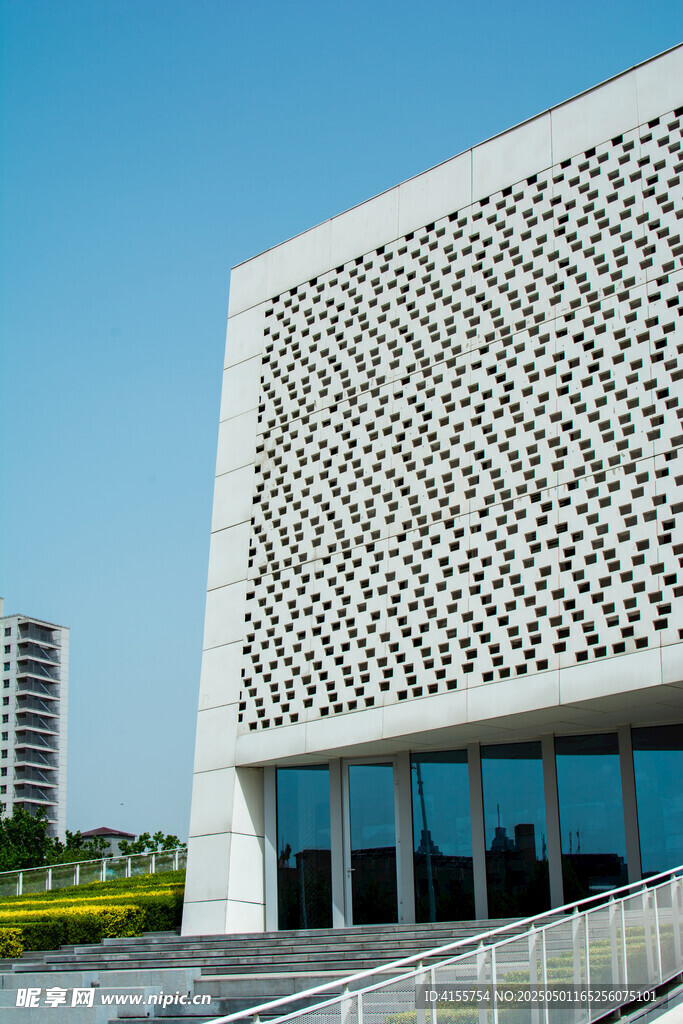 现代镂空外墙建筑外观