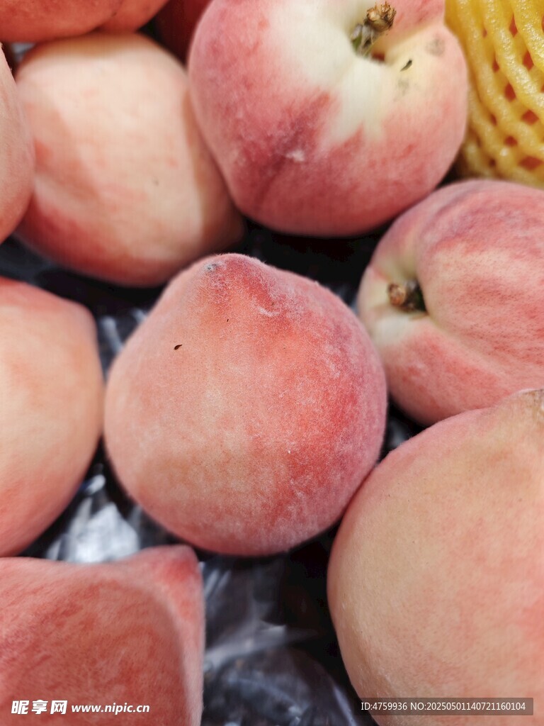 新鲜粉嫩水蜜桃诱人展示