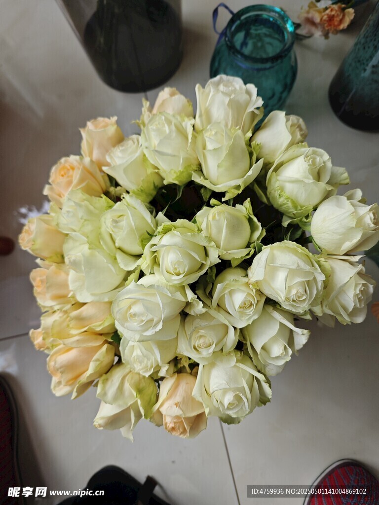 白色系清新花束摆拍