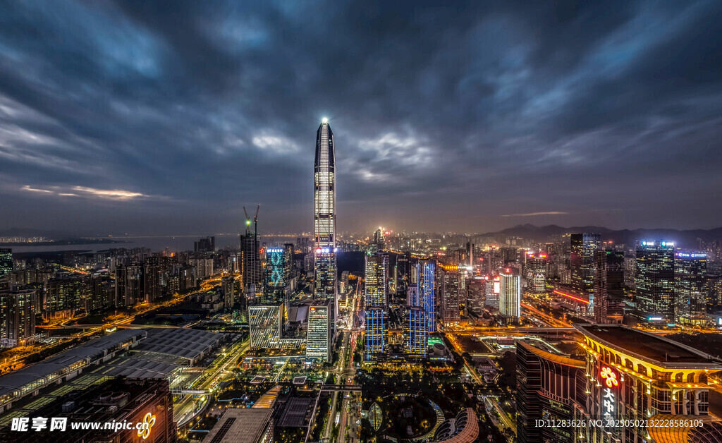 城市璀璨夜景俯瞰图