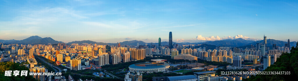 城市天际线黄昏美景