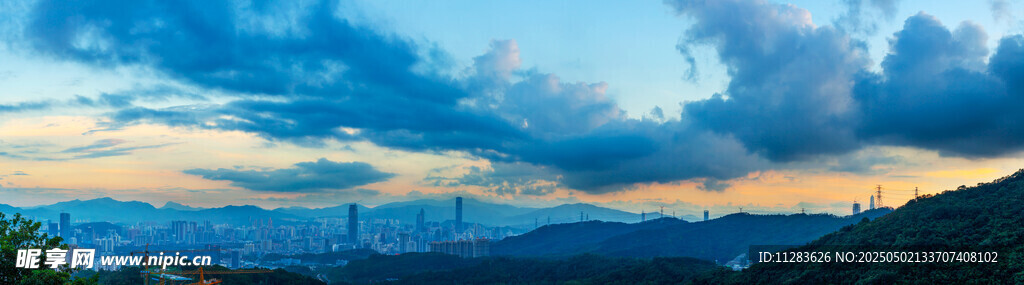 壮丽山间晚霞美景