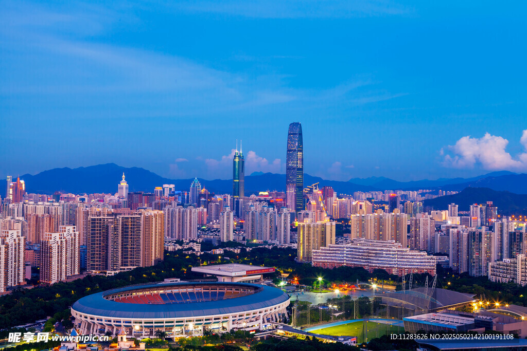 深圳城市天际线与体育场馆