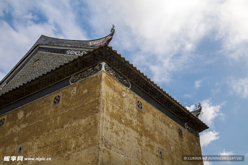 古老中式城楼建筑一角