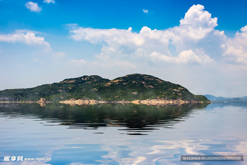 湖中小岛美景