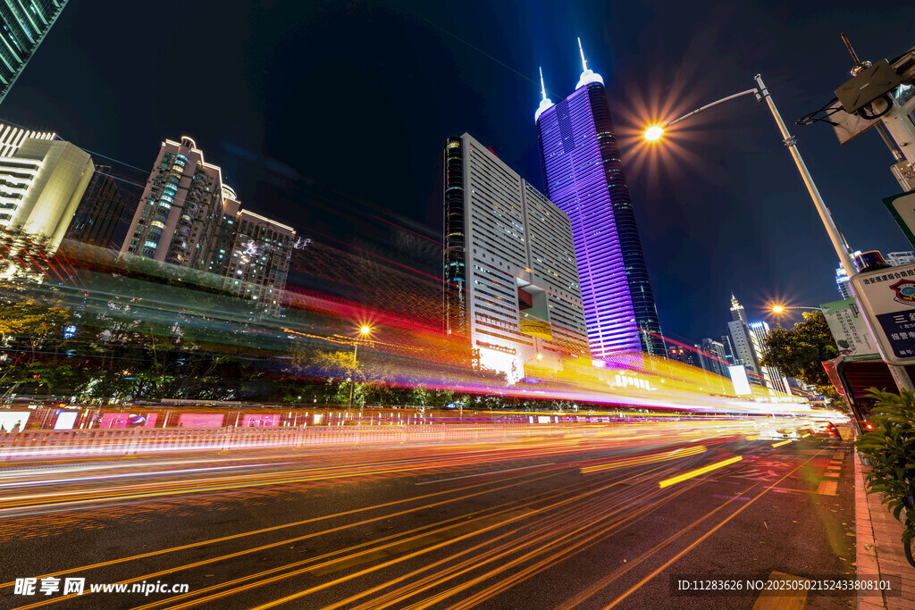 都市夜景车流绚丽瞬间