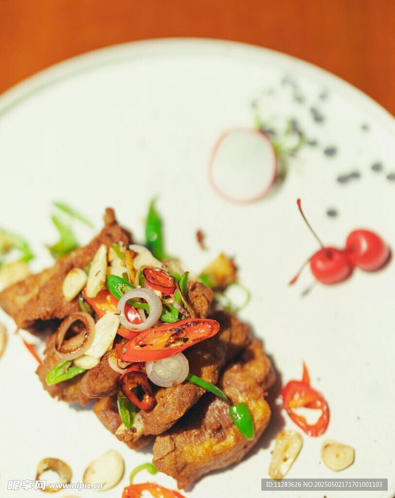 美味特色炒肉摆盘精致