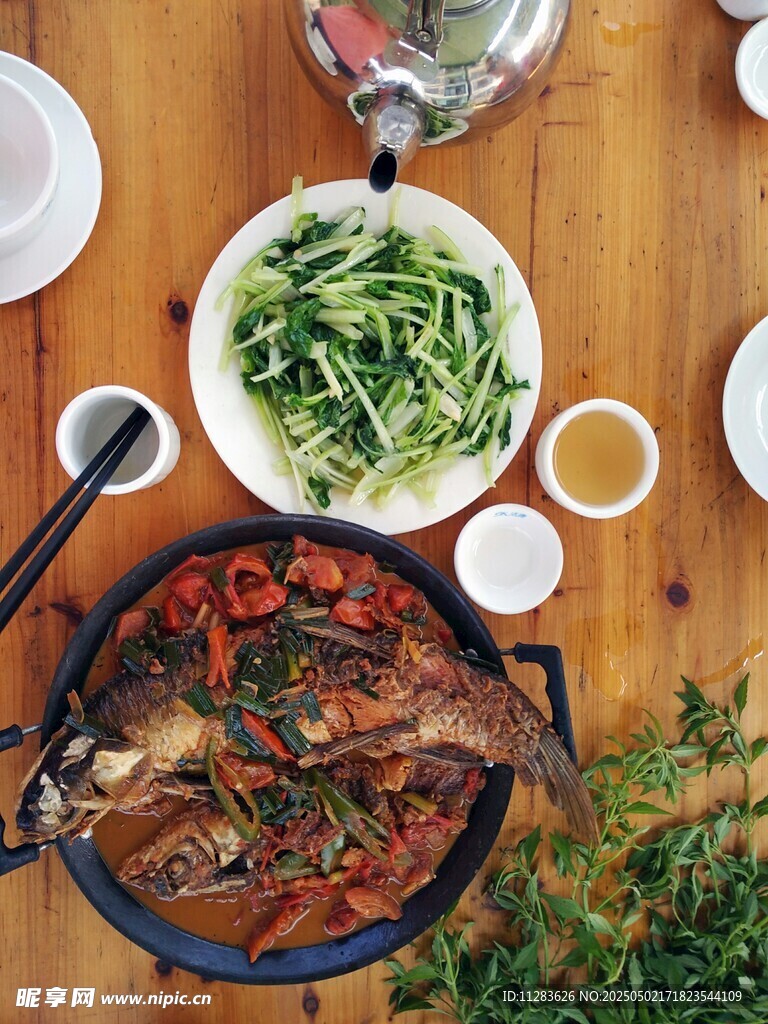 美味家常菜之烤鱼与青菜