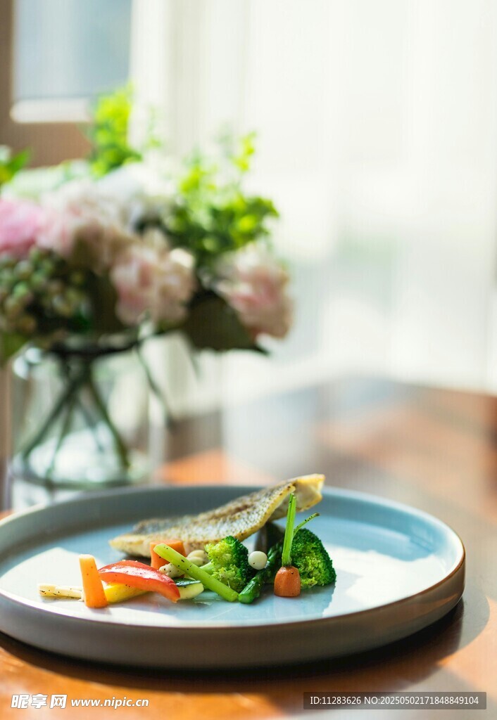 精致摆盘的美味蔬菜料理