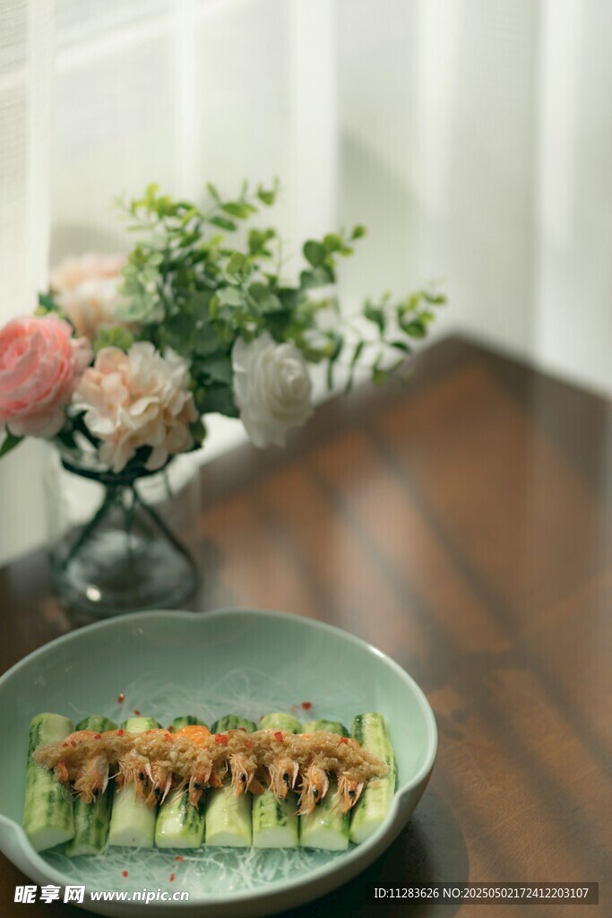 精致摆盘的美味黄瓜料理