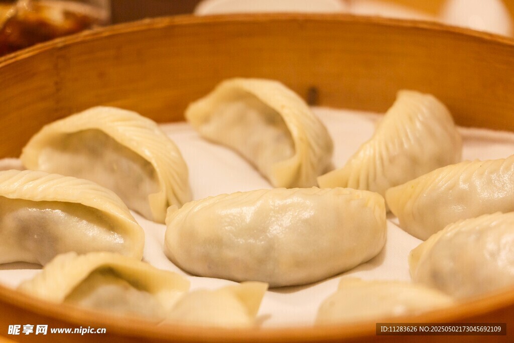 蒸笼里的美味饺子