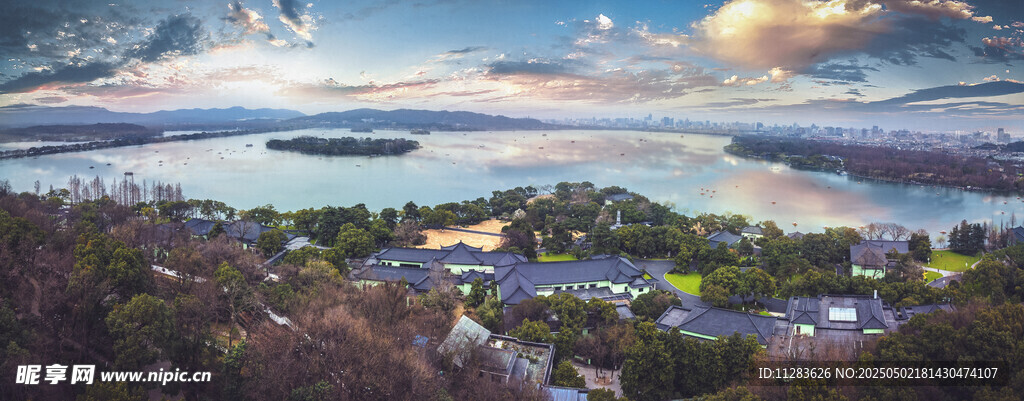 美丽湖畔城市风光景色