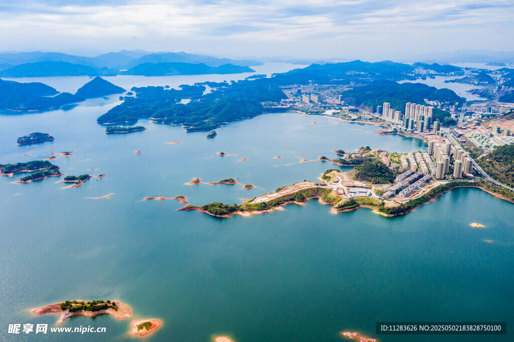 海滨城市美丽风光俯瞰图