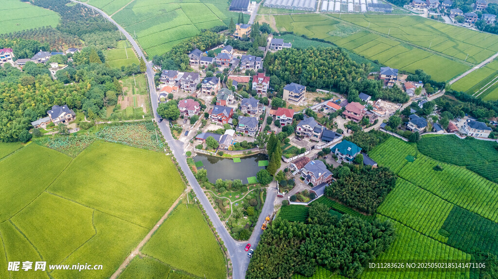 俯瞰乡村田园美丽景致