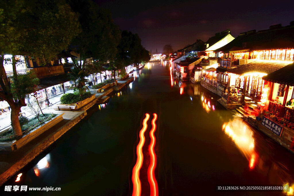 水乡夜景灯火璀璨