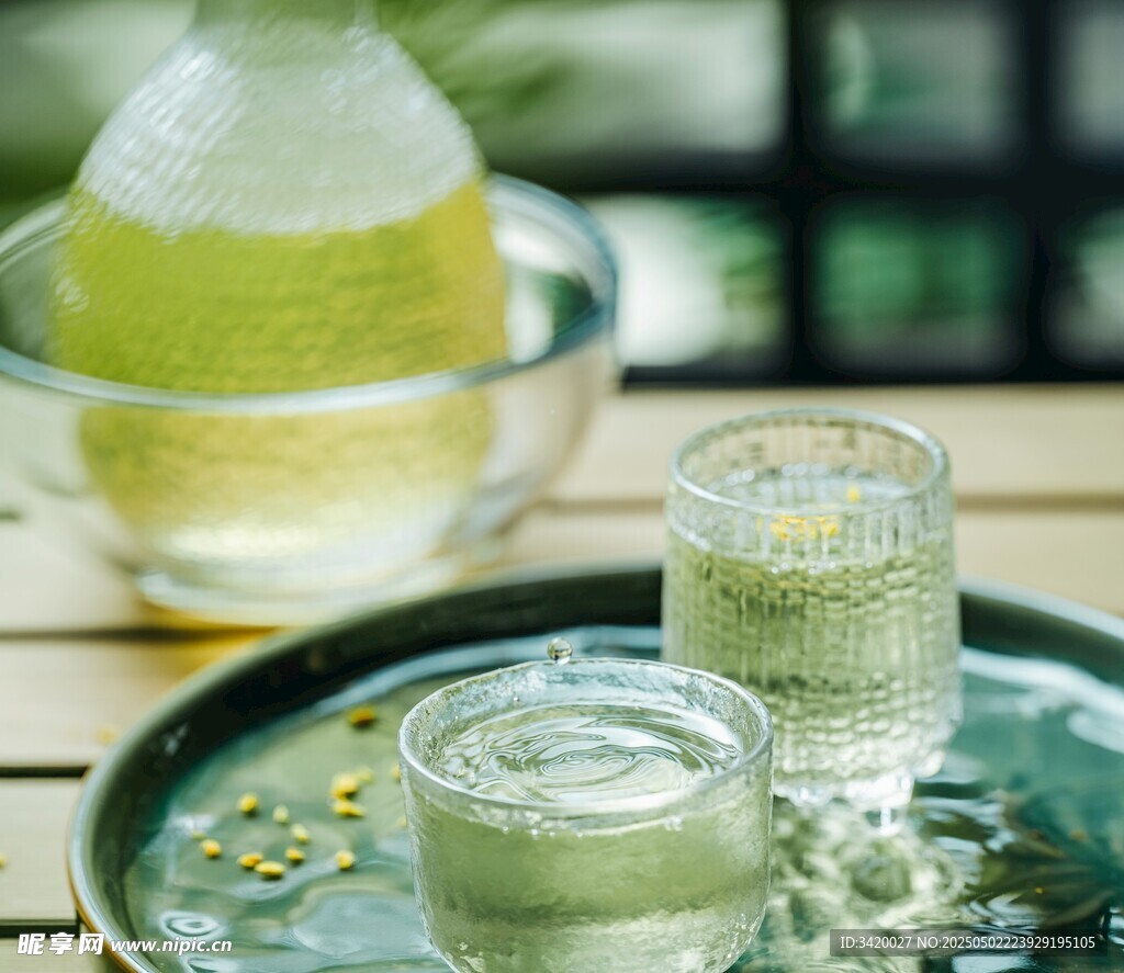 两杯水