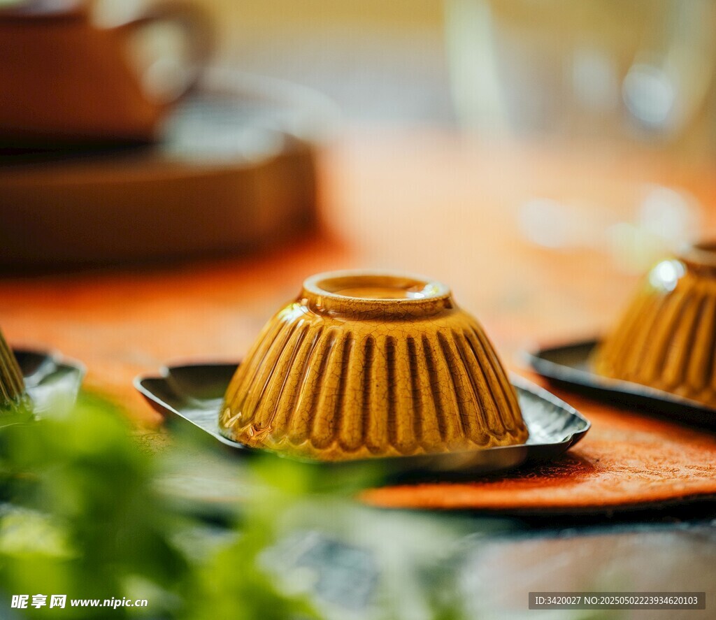 瓷碗